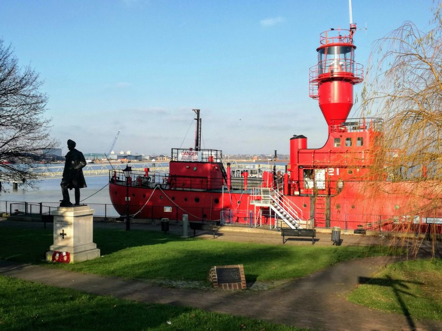 MICRO PUB MEN, POCAHONTAS AND ME – BACK TO&nbsp;GRAVESEND