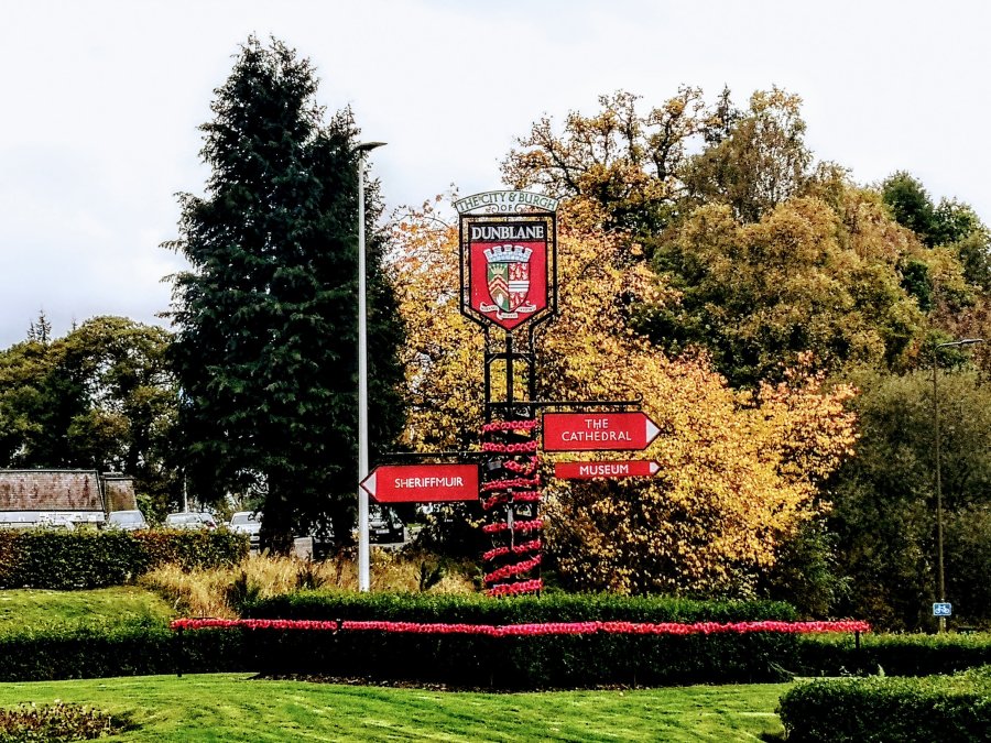 DUNBLANE : TENNIS HERO & TAPPIT&nbsp;HEN