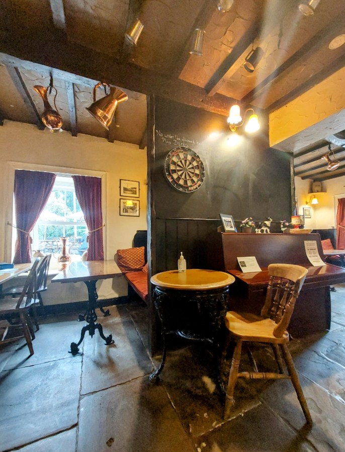 FISH FINGER SANDWICHES IN&nbsp;STARBOTTON