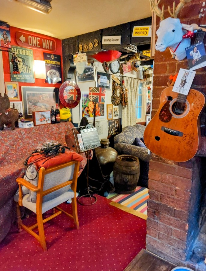 TOP 100 PUBS – FLOWING SPRING, PLAY HATCH,&nbsp;OXON