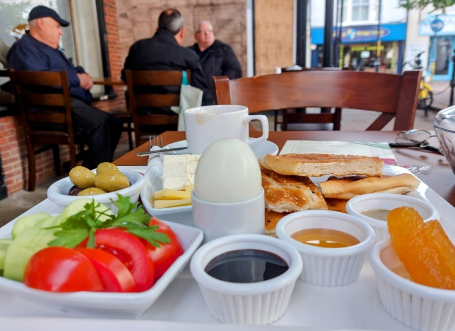 BREAKFAST IN ASHFORD