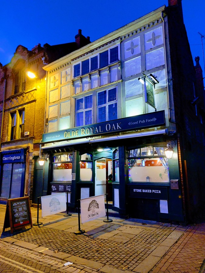 A PUB TEA AT THE OLD ROYAL OAK,&nbsp;BURTON