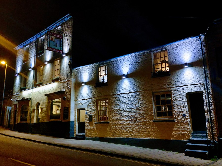 A GUIDED BUS TO A DESERTED CAMBRIDGE. A LONG WALK&nbsp;HOME.