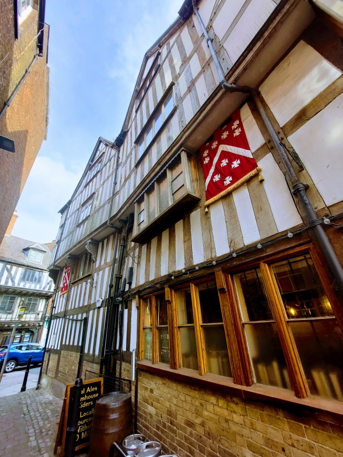 THE CROSS HOUSE, TEWKESBURY – FINALLY A PUB MRS RM&nbsp;LIKED