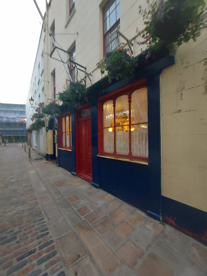 GETTING SHOT OF THE GUERNSEY POUND NOTES IN ST&nbsp;HELIER