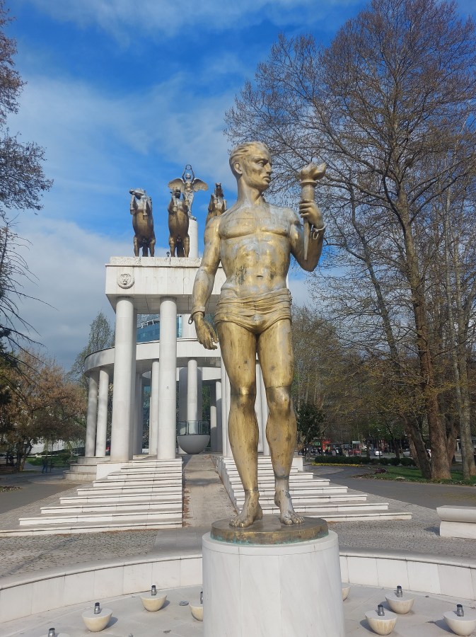 STATUESQUE IN SKOPJE