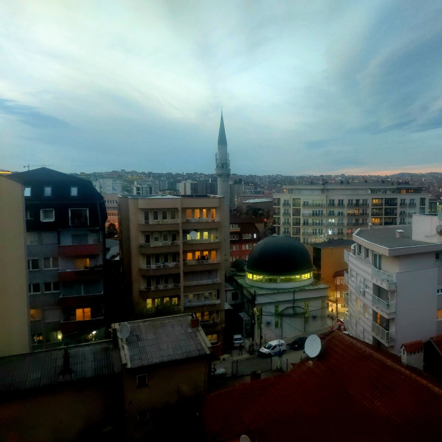 BILL CLINTON WELCOMES US TO&nbsp;PRISTINA