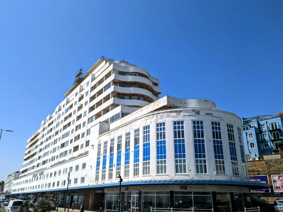 GROYNING THE DOTS IN ST&nbsp;LEONARDS