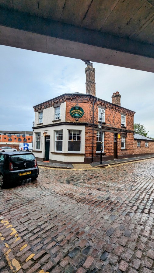 25 MINUTES BEFORE THE TRAIN FROM WOLVERHAMPTON. WHAT TO DO&nbsp;?