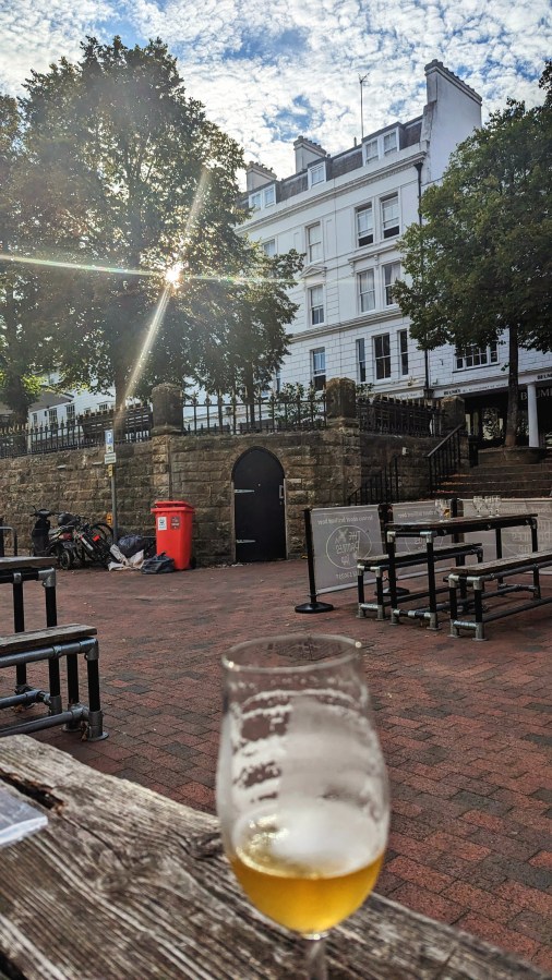 TO THE PANTILES&nbsp;!