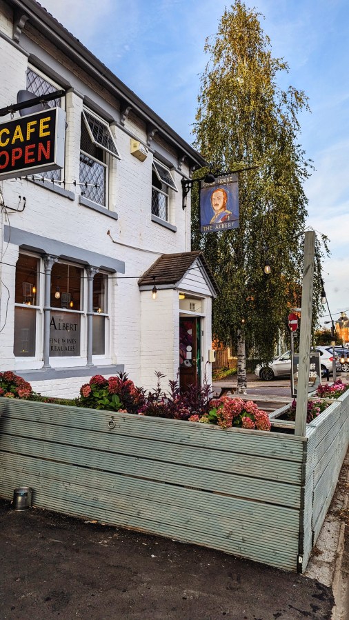 HITCHIN HERTS MY EARS (Queens Of The Stone Age’s&nbsp;fault)