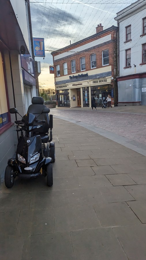 CHRISTMAS EVE, EVE IN GAINSBOROUGH. EVERYBODY’S IN THE&nbsp;SPOONS.