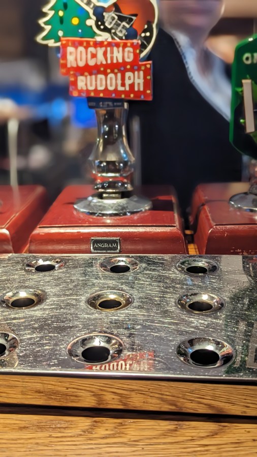 YOU SHOULD ALWAYS GO FOR THE BEER WITH THE FLASHING PUMP&nbsp;CLIP