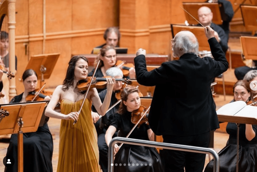 KORNGOLD, BURGERS AND MURK. OUR LAST NIGHT IN&nbsp;SOFIA.