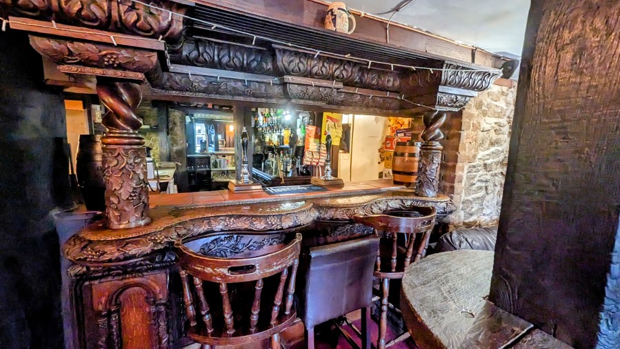 PUBS THAT MAKE YOU GO “Ooooh” – THE LIVE AND LET LIVE, NEEN&nbsp;SOLLARS