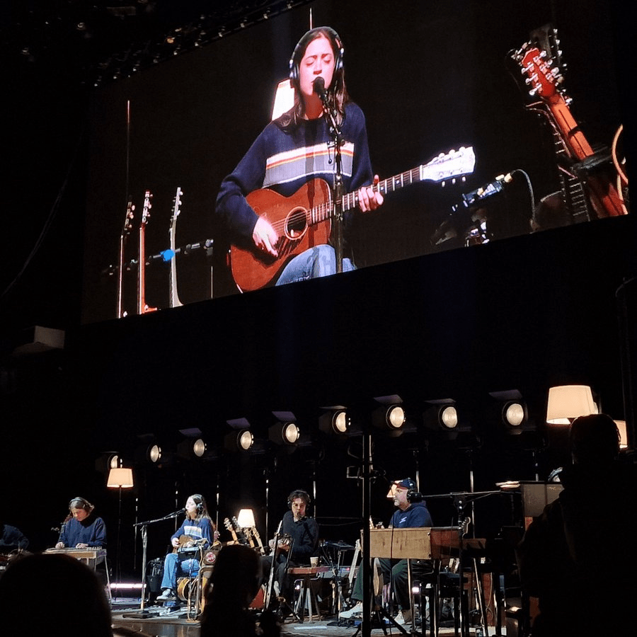 “And the circle, it goes round and round”. LIZZY McALPINE AT BIRMINGHAM&nbsp;O2.
