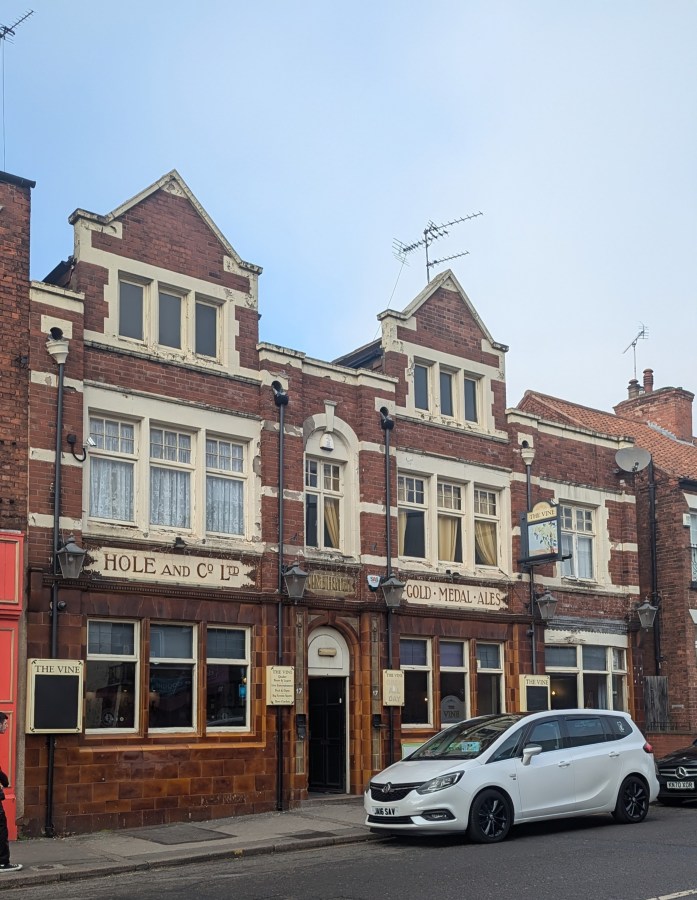 CLUTCHING AT (MR) STRAWS.  22 MINUTES TO ADMIRE&nbsp;WORKSOP