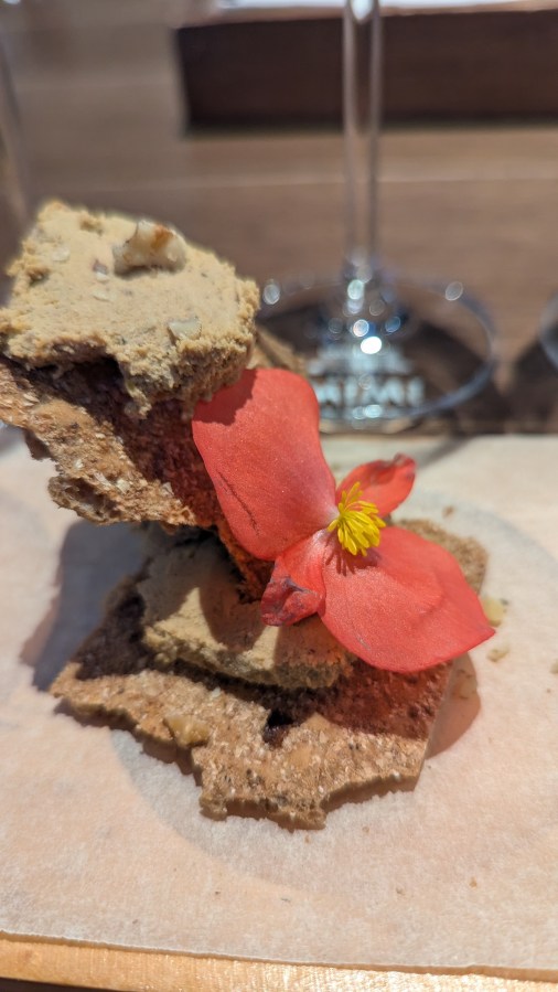 “Can you eat the flower ?”. Wine tasting at Castel&nbsp;Mimi