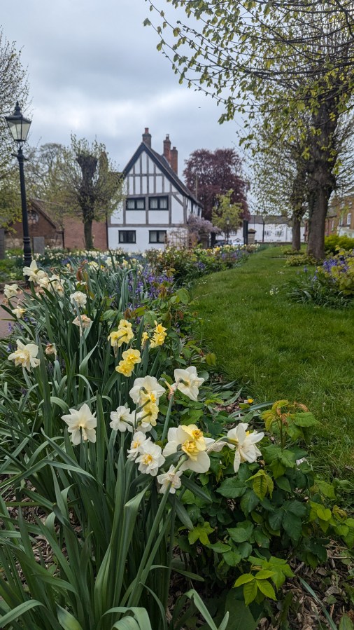 “Putting the world to rights, lads ?”. Banter in&nbsp;Burbage