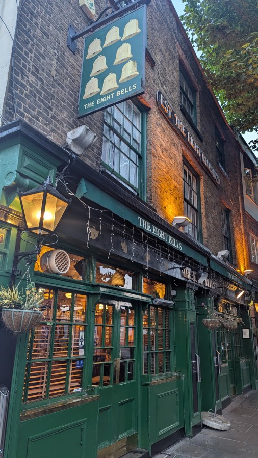 TOP 100 PUBS – THE EIGHT BELLS,&nbsp;FULHAM