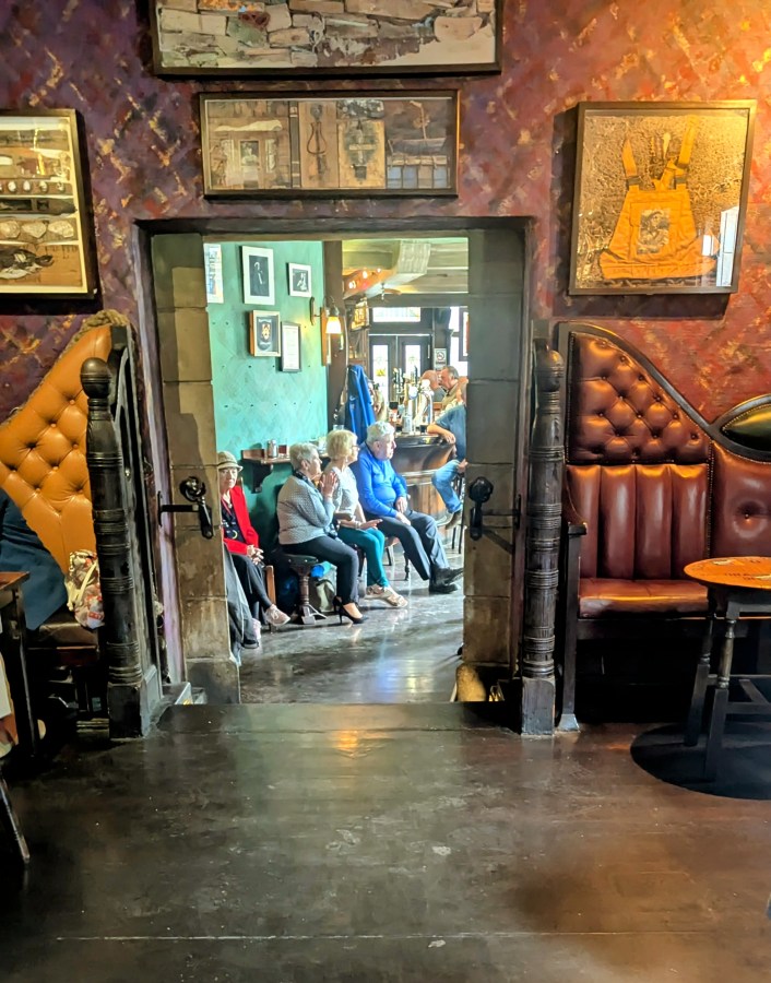 TOP 100 PUBS – THE LISMORE,&nbsp;GLASGOW