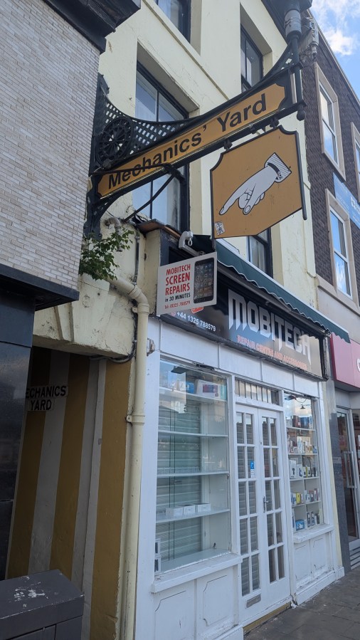 DARLO REVISITED No. 1. THE&nbsp;QUAKERHOUSE