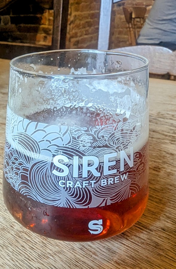 “Are you waiting for friends&nbsp;?”