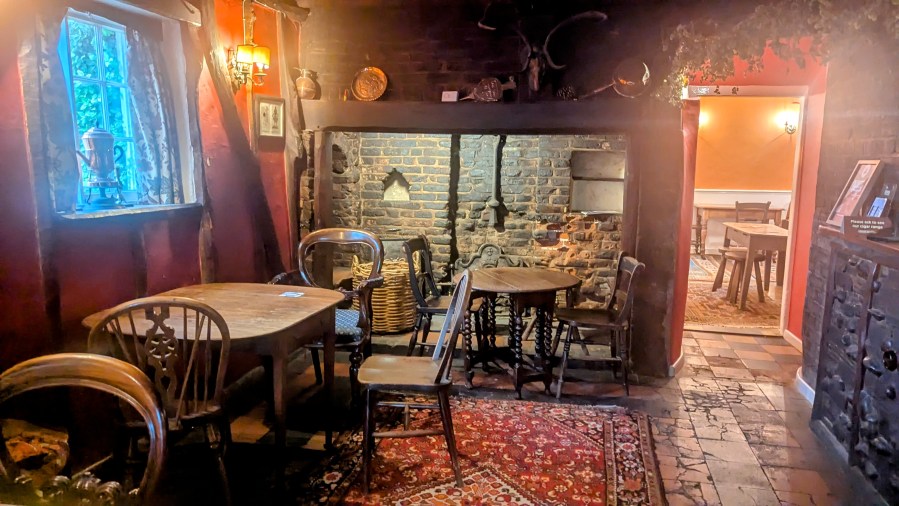 “This looks like the Queen’s Head” says Mrs&nbsp;RM