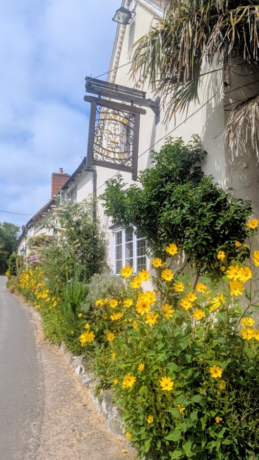 “BEWARE THE LOW BEAMS !” FLEUR DE LYS,&nbsp;LOWSONFORD