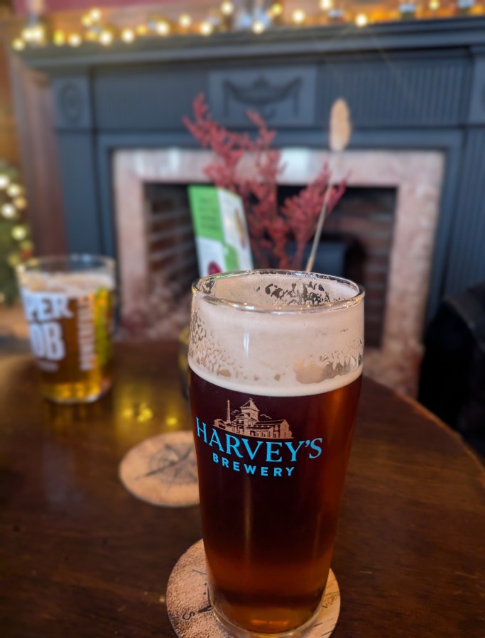 FINALLY !  AN UNSCUFFED HARVEY’S GLASS. THE MARINER,&nbsp;FOLKESTONE