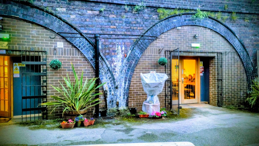 UNDER THE ARCHES. PREEMPTIVE&nbsp;BURTON