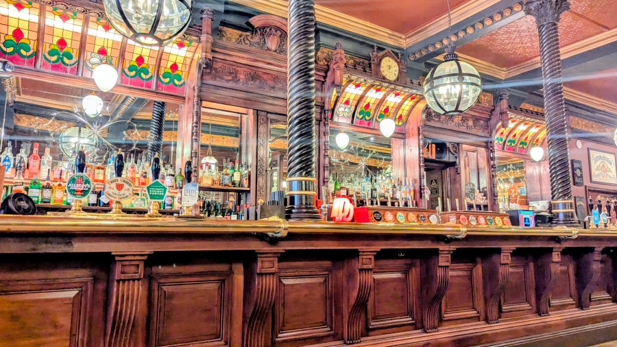 TOP 100 PUBS – THE VICTORIA FAMILY & COMMERCIAL,&nbsp;LEEDS